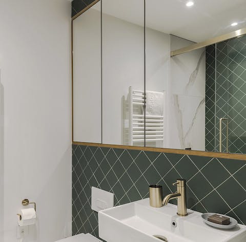 The gold-edged details