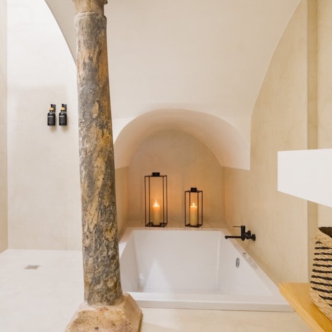 Relax after a day of adventure in the spa-style jacuzzi