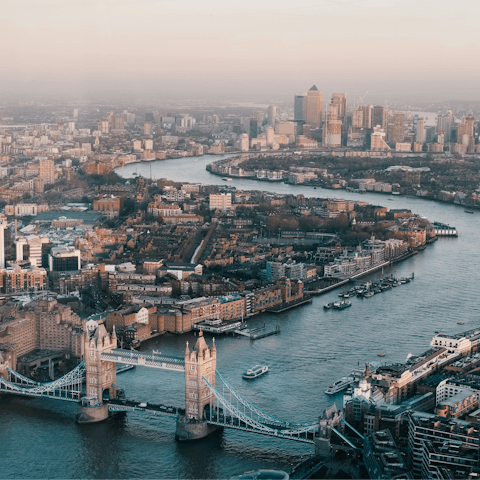 Discover iconic sights across the heart of London