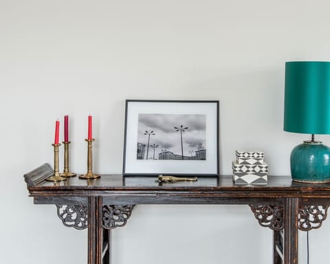 The antique features