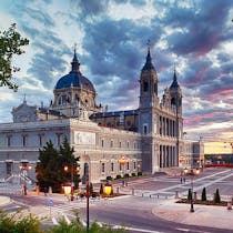 Visit Catedral de Santa María la Real de la Almudena