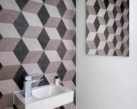 The geometric backsplashes