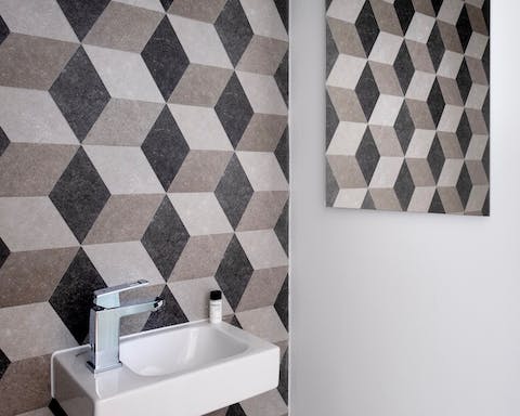 The geometric backsplashes