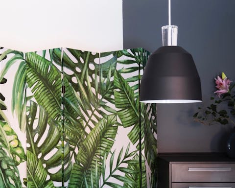 The cool palm leaf theme