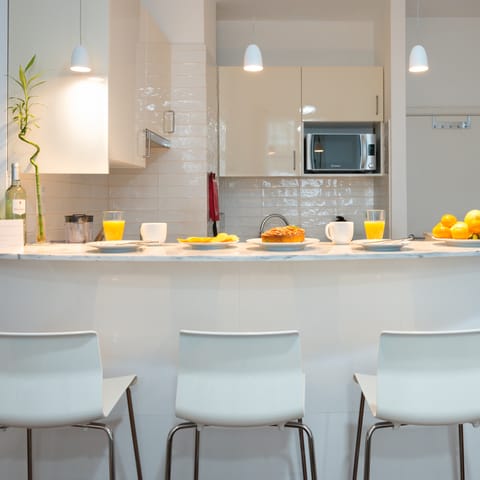 Start the day with a coffee and pastel de nata at the sleek breakfast bar
