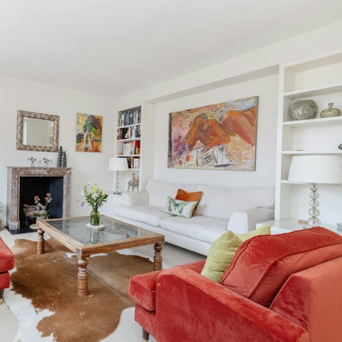 Admire the elegant styling of this attractive Chelsea home