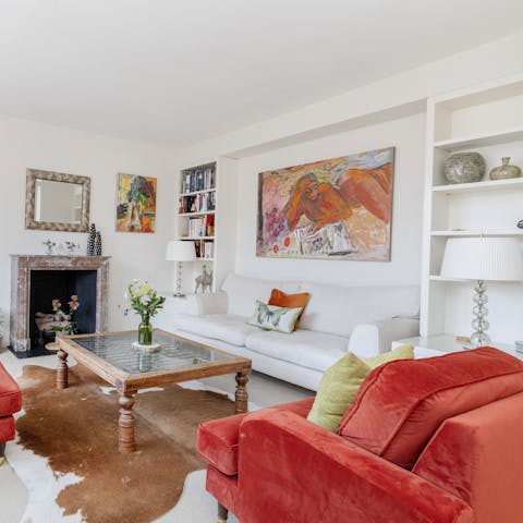 Admire the elegant styling of this attractive Chelsea home