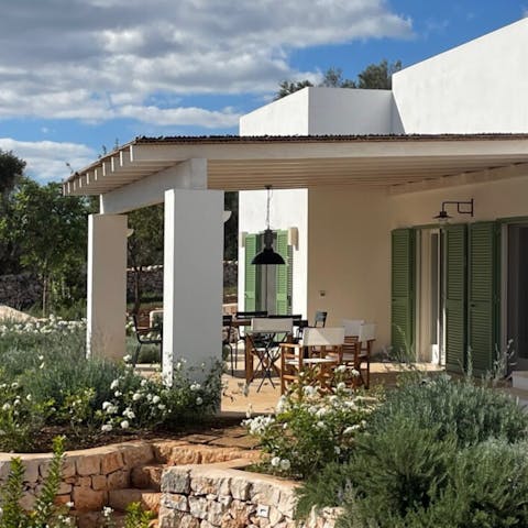 Dine alfresco surrounded by typical Puglian greenery