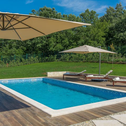 Unwind in the garden surrounded by greenery