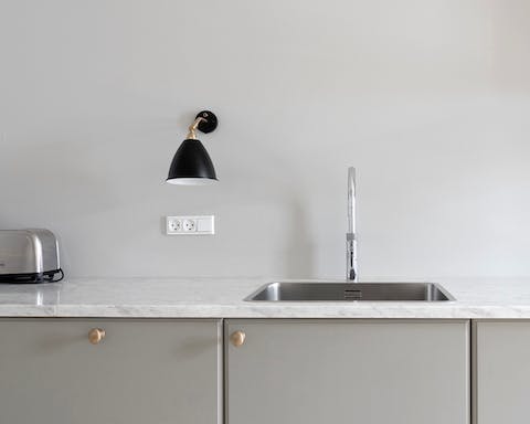 A fully equipped kitchen