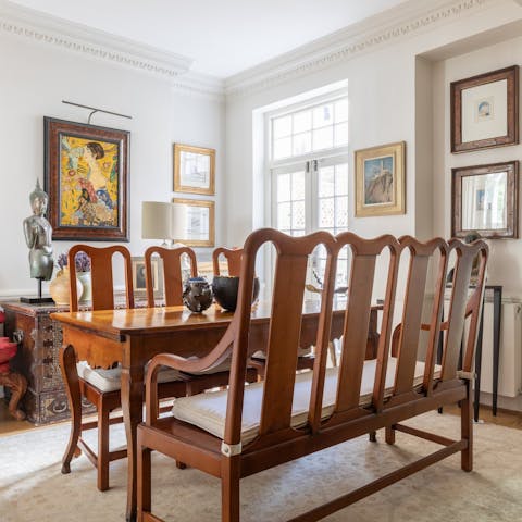Enjoy family meals together or dine out – there are cafes and restaurants nearby