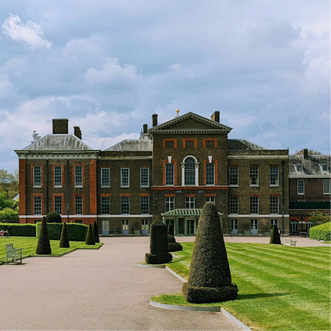 Stroll to Kensington Palace in seventeen minutes