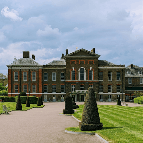 Stroll to Kensington Palace in seventeen minutes