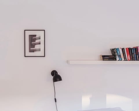 The minimalist atmosphere