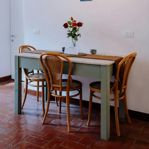 Tuck into hearty Italian meals at the dining table