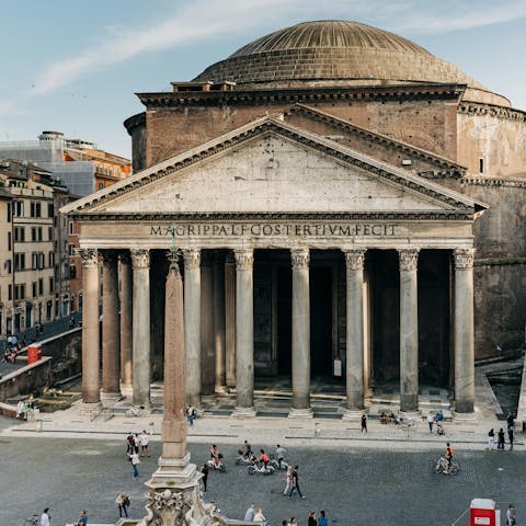 Stroll to iconic sights like the Pantheon in less than ten minutes