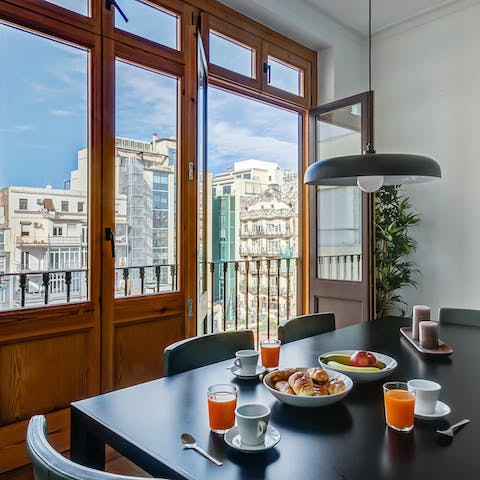 Eat breakfast with a striking view of Casa Batlló (two minutes from home)