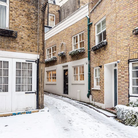 picturesque mews location