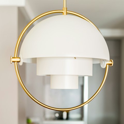 This art-deco-inspired lamp