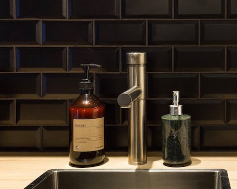 Sleek metro tiling in the kitchen