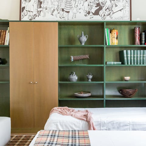 This wall-to-wall storage unit