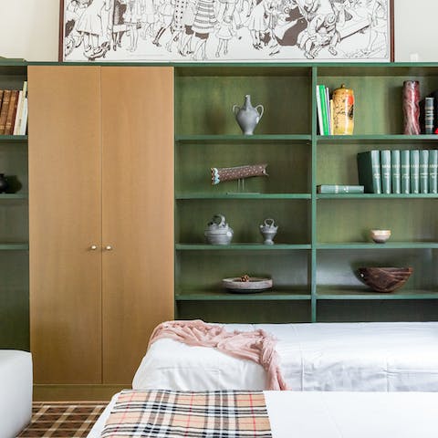 This wall-to-wall storage unit