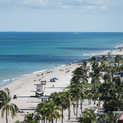 Stay just five minutes away from Hollywood Beach, Florida