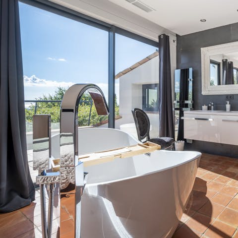 Sink into the bathtub after a long day adventuring around the Côte d'Azur