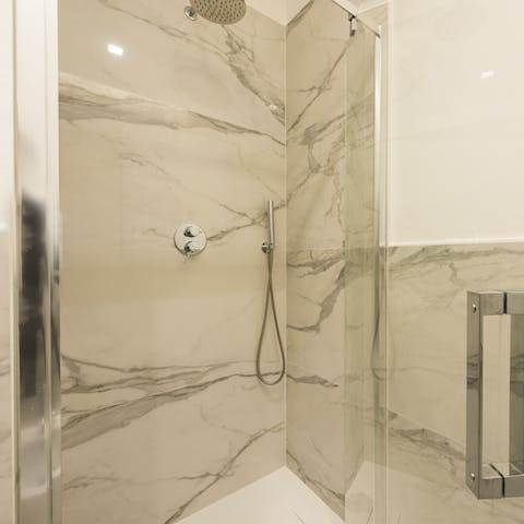 Start mornings with a luxurious soak under the marble bathrooms' rainfall showers