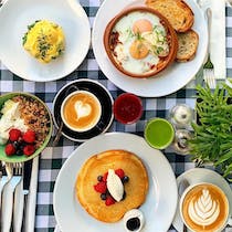 Order breakfast at Greenberry Café