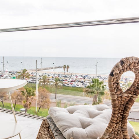 A chic and luminous balcony