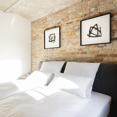 The cosy minimalist bedroom