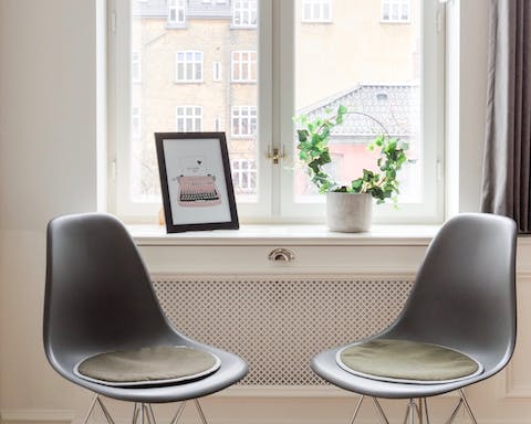 Eye-catching Eames chairs