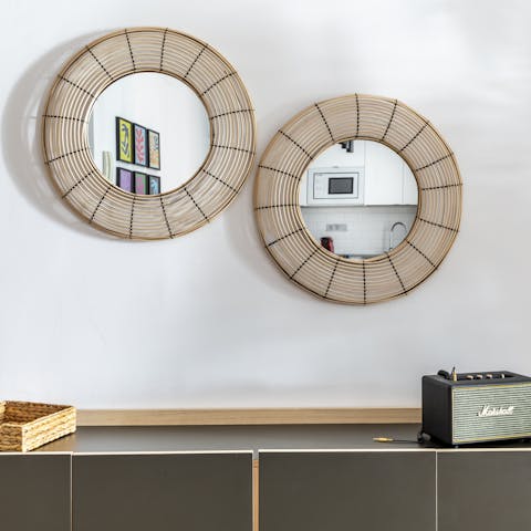 These decorative mirrors