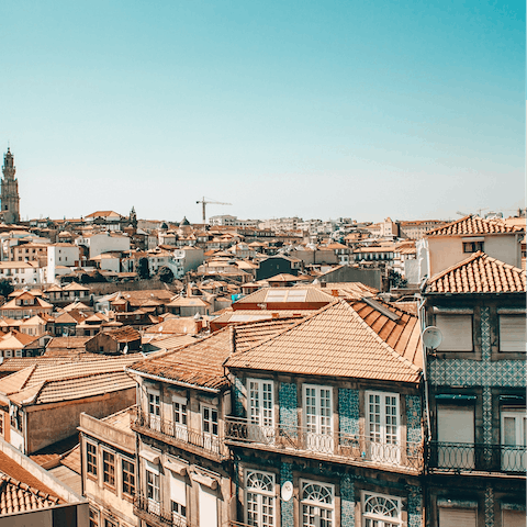 Explore Porto easily from this central home, including Porto Cathedral, a twelve-minute walk away