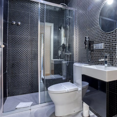 Shower in monochrome style before heading out for an evening in Porto
