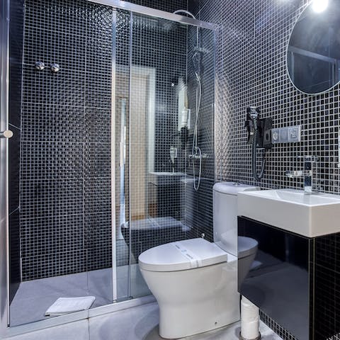 Shower in monochrome style before heading out for an evening in Porto