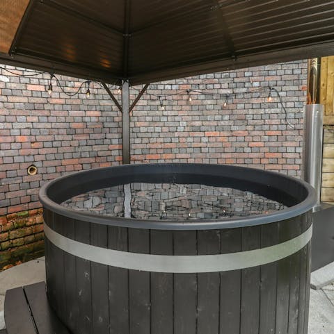Enjoy a glass of English fizz in the hot tub