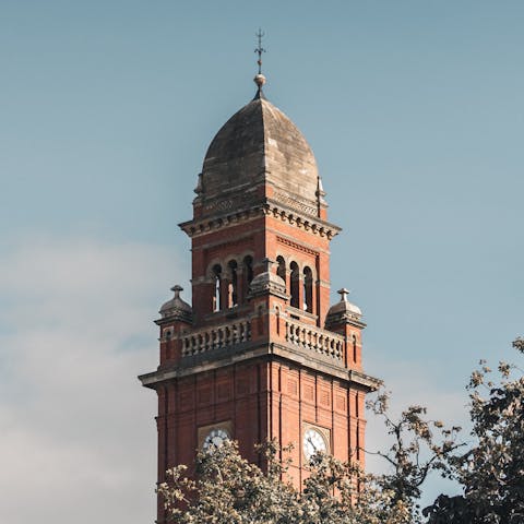 Explore the area, including nearby Leamington Spa