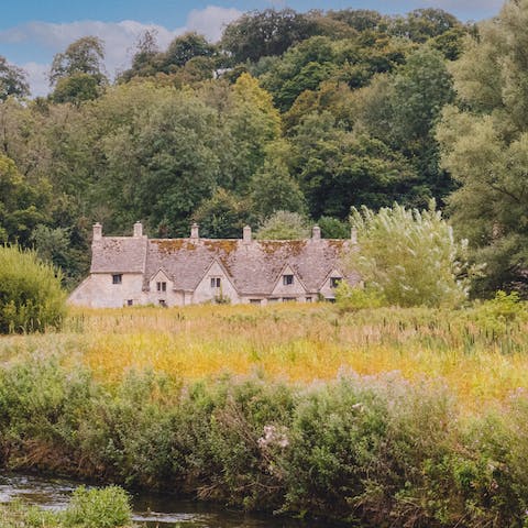 Take the circular walk to the village of Bibury