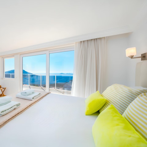 Wake up to views of Snake and Mouse Islands