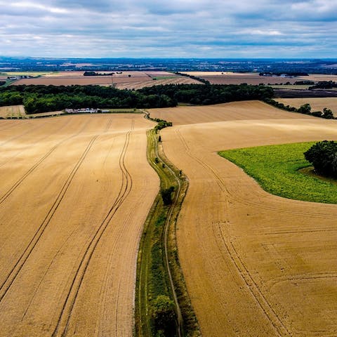 Discover the historic village of Islip, home to quaint thatched cottages, dense forests and ancient churches