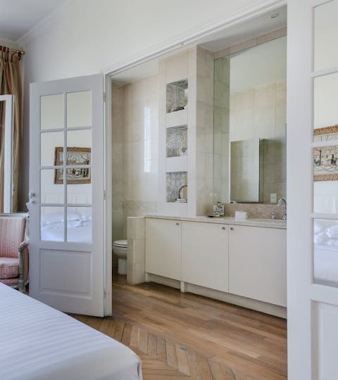 The spacious ensuite bathroom with bathtub