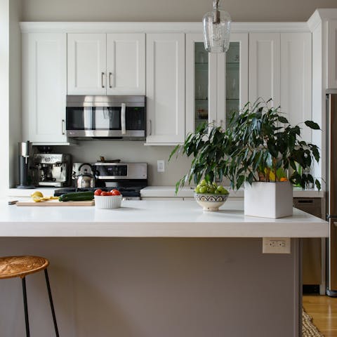 The modern and fully equipped kitchen