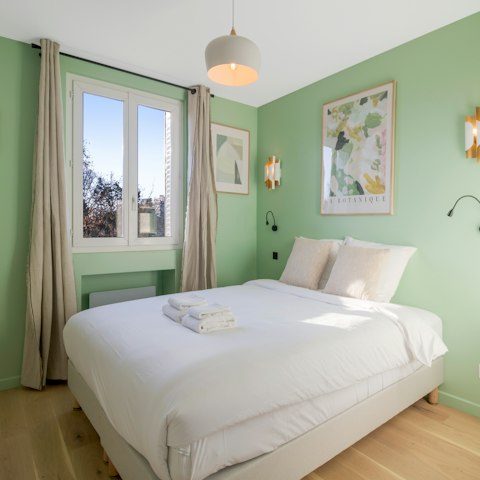 Watch the world of Paris from the bedroom window