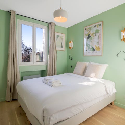 Watch the world of Paris from the bedroom window