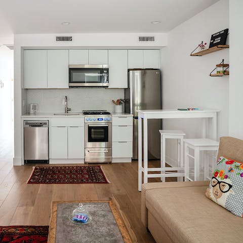 The compact but fully equipped kitchen
