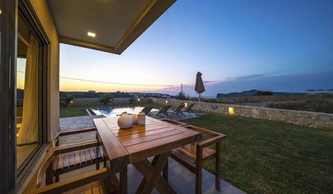 Dine alfresco with loved ones as daylight fades and the stars start to sparkle
