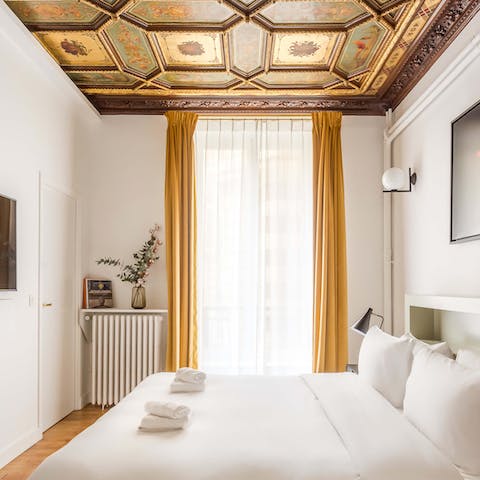The ornate bedroom ceiling