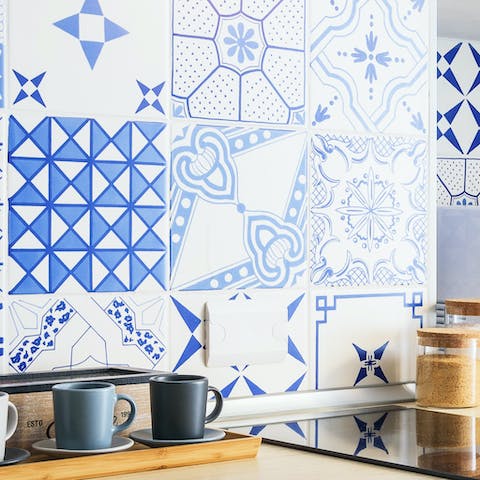 Patterned tiles